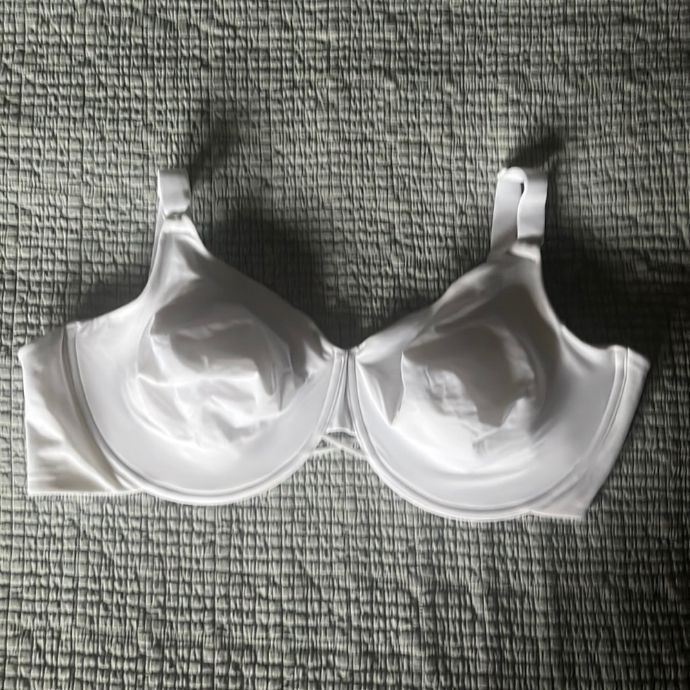 Women’s white vanity fair 44DDD bra. NWOT